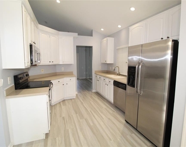 6031 Bay Valley Court - Photo Thumbnail 3