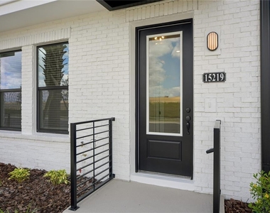 15219 Hamlin Park Drive - Photo Thumbnail 3