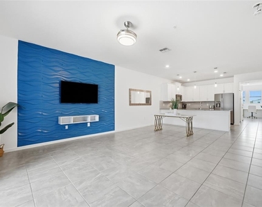 8895 Cabot Cliffs Drive - Photo Thumbnail 10