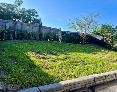 818 Sleepy Harbour Drive - Photo Thumbnail 17