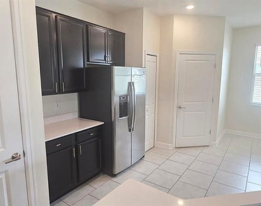 212 Bergamot Loop - Photo Thumbnail 5