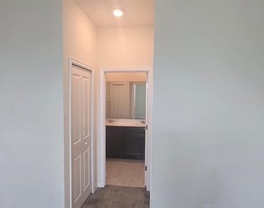 212 Bergamot Loop - Photo Thumbnail 22
