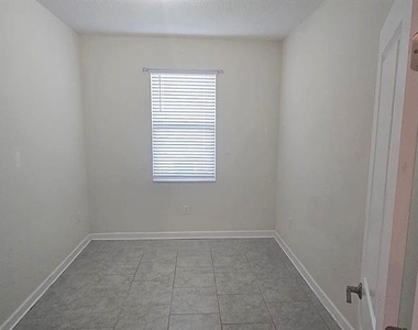 212 Bergamot Loop - Photo Thumbnail 15