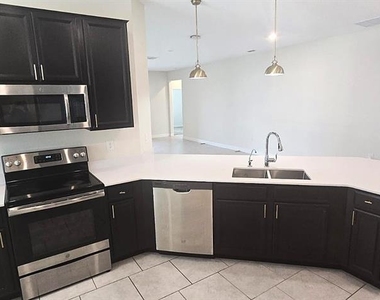 212 Bergamot Loop - Photo Thumbnail 7