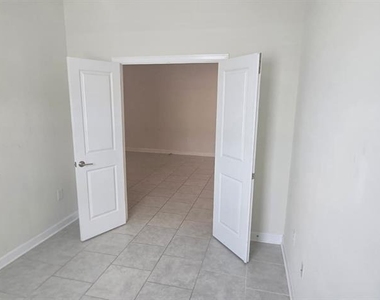 212 Bergamot Loop - Photo Thumbnail 16
