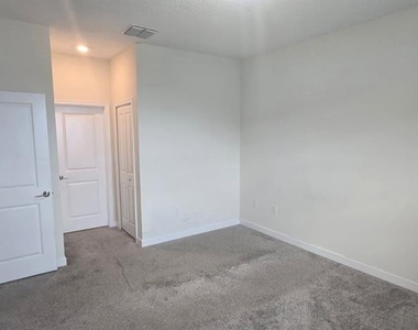 212 Bergamot Loop - Photo Thumbnail 21