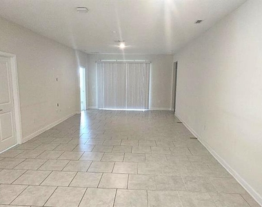 212 Bergamot Loop - Photo Thumbnail 12