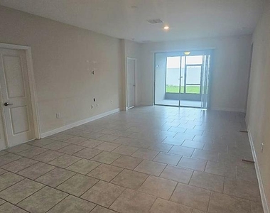 212 Bergamot Loop - Photo Thumbnail 10