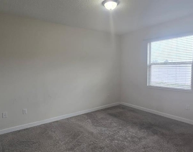 212 Bergamot Loop - Photo Thumbnail 18