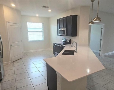 212 Bergamot Loop - Photo Thumbnail 3