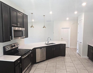212 Bergamot Loop - Photo Thumbnail 8