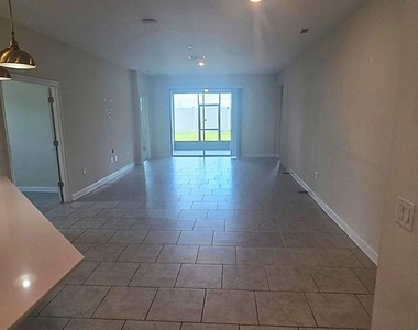 212 Bergamot Loop - Photo Thumbnail 9