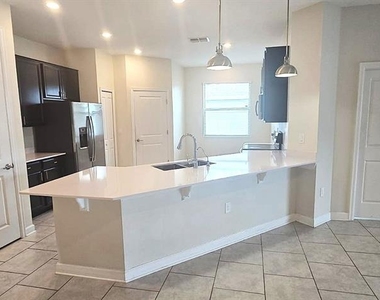212 Bergamot Loop - Photo Thumbnail 4