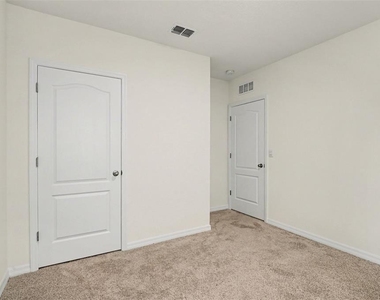 771 Lazio Circle - Photo Thumbnail 8