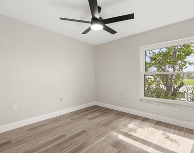 443 Hunter Circle - Photo Thumbnail 10
