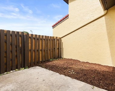 443 Hunter Circle - Photo Thumbnail 19