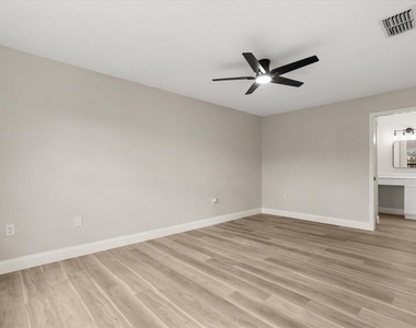 443 Hunter Circle - Photo Thumbnail 14