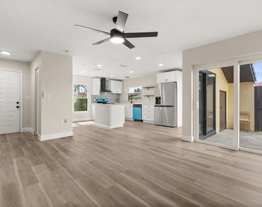 443 Hunter Circle - Photo Thumbnail 3