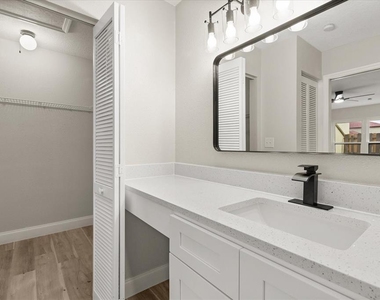 443 Hunter Circle - Photo Thumbnail 17