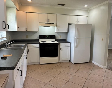 320 Queen Avenue - Photo Thumbnail 2