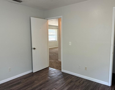 320 Queen Avenue - Photo Thumbnail 14