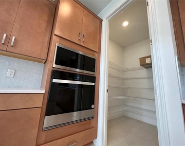 19141 Planetree Street - Photo Thumbnail 13