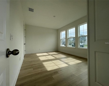 19141 Planetree Street - Photo Thumbnail 17