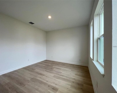 19141 Planetree Street - Photo Thumbnail 21