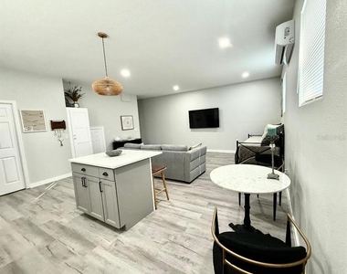 1183 Chestnut Street - Photo Thumbnail 6