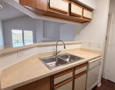232 Afton Square - Photo Thumbnail 11