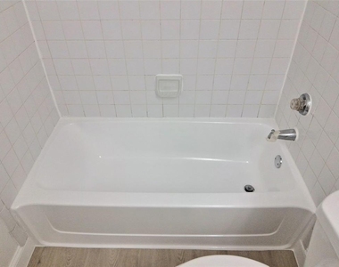 232 Afton Square - Photo Thumbnail 23
