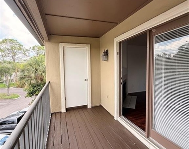 232 Afton Square - Photo Thumbnail 4