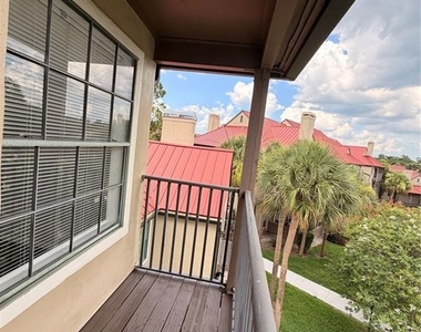 232 Afton Square - Photo Thumbnail 3