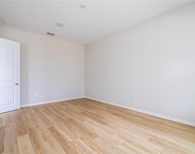 450 Winter Grove Boulevard - Photo Thumbnail 23