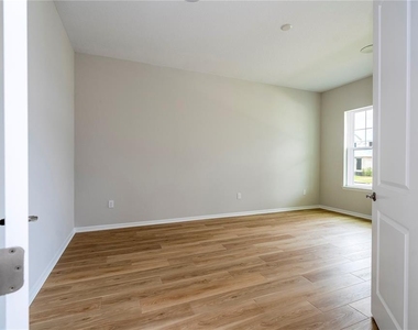 450 Winter Grove Boulevard - Photo Thumbnail 21