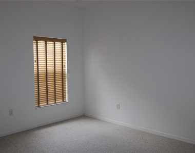 339 Mariners Gate Drive - Photo Thumbnail 7