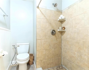 5126 Martinique Drive - Photo Thumbnail 9