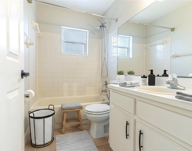 5126 Martinique Drive - Photo Thumbnail 8