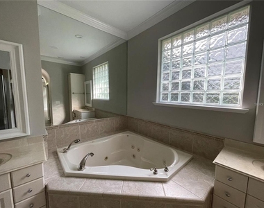 4072 Nw 37th Terrace - Photo Thumbnail 13