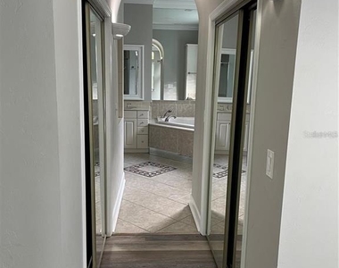 4072 Nw 37th Terrace - Photo Thumbnail 12