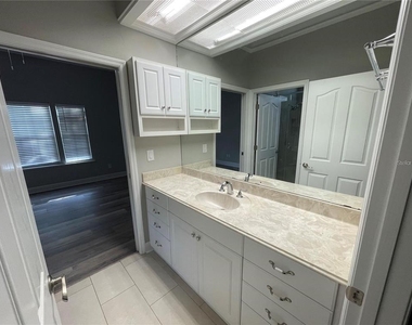 4072 Nw 37th Terrace - Photo Thumbnail 17
