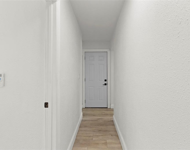 8613 N 14th Street - Photo Thumbnail 4