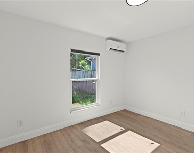 8613 N 14th Street - Photo Thumbnail 13