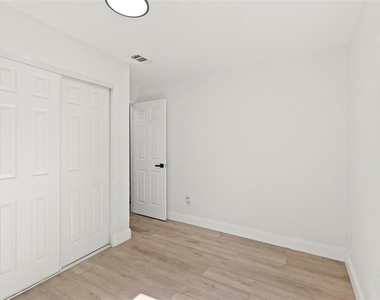 8613 N 14th Street - Photo Thumbnail 12
