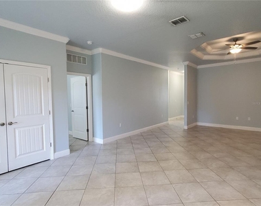 7 Empire Lane - Photo Thumbnail 6