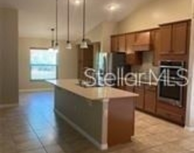 104 S Coopers Hawk Way - Photo Thumbnail 4