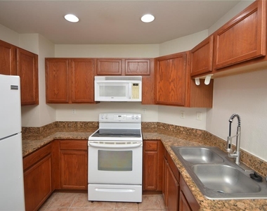 4600 E Moody Boulevard - Photo Thumbnail 9