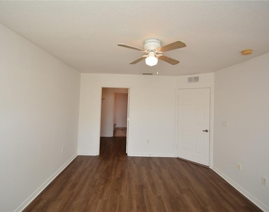 4600 E Moody Boulevard - Photo Thumbnail 13