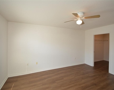 4600 E Moody Boulevard - Photo Thumbnail 15