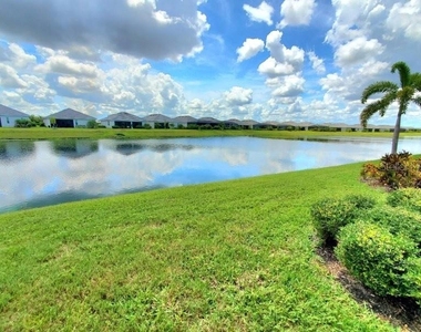 14194 Heritage Landing Boulevard - Photo Thumbnail 5